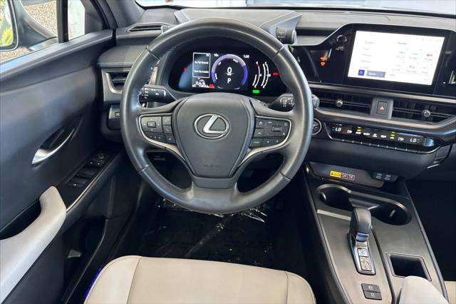 2025 Lexus 300 300h