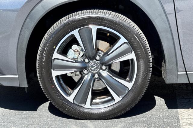 2025 Lexus 300 300h