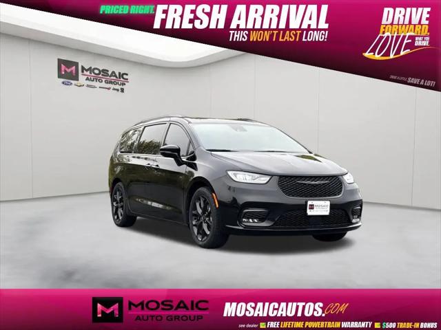 2025 Chrysler Pacifica Limited for sale in Zumbrota, MN