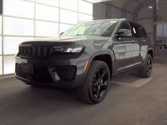 2022 Jeep Grand Cherokee Altitude 4x4 for sale in Holland, MI