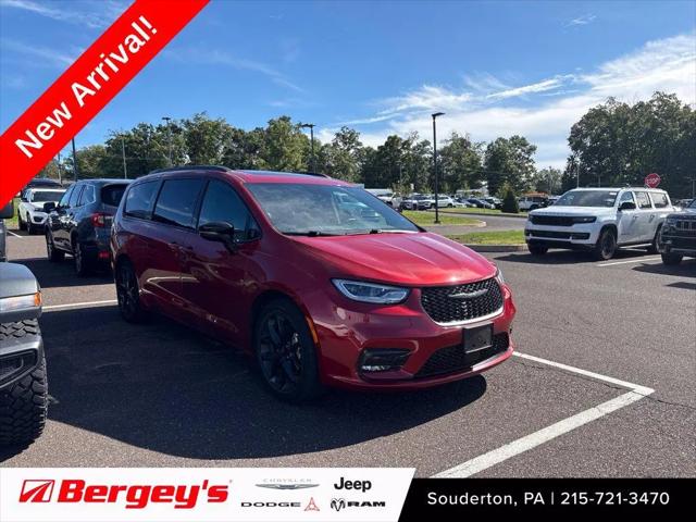 2025 Chrysler Pacifica Limited for sale in Souderton, PA