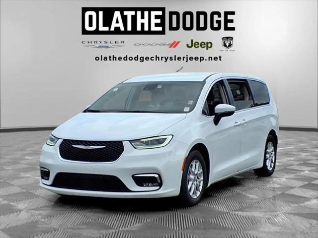 2023 Chrysler Pacifica Touring L for sale in Olathe, KS
