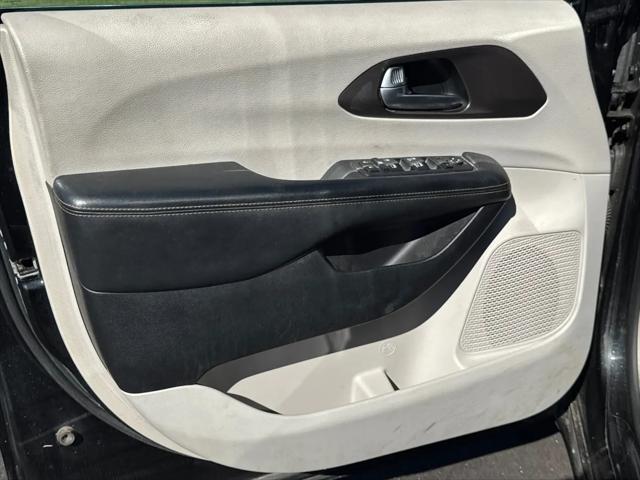 2017 Chrysler Pacifica Touring-L