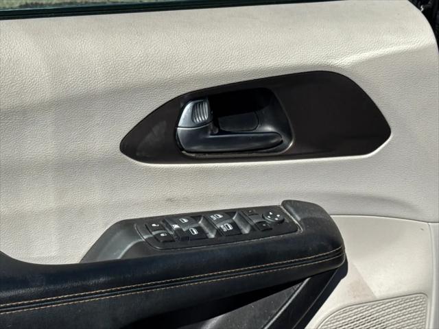 2017 Chrysler Pacifica Touring-L