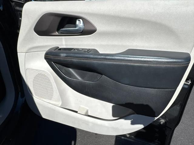 2017 Chrysler Pacifica Touring-L