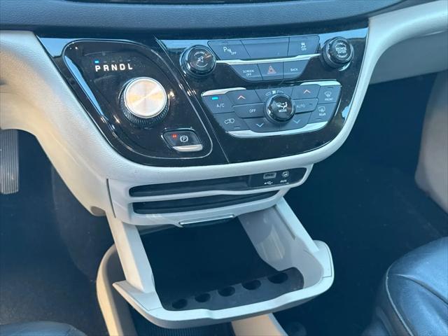 2017 Chrysler Pacifica Touring-L