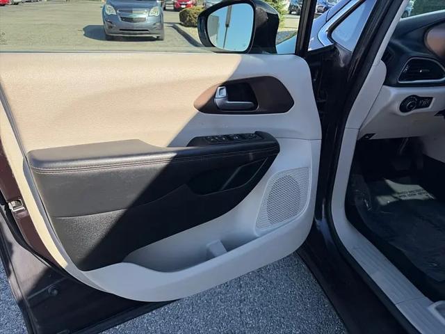 2017 Chrysler Pacifica Touring-L