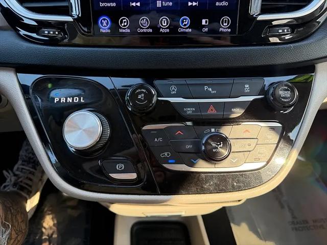 2017 Chrysler Pacifica Touring-L