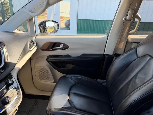 2017 Chrysler Pacifica Touring-L