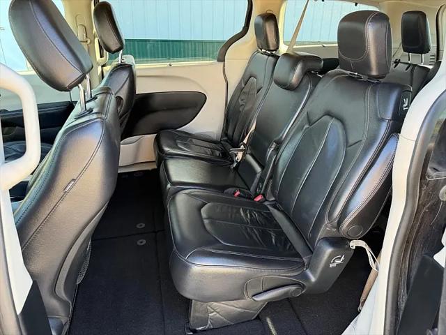 2017 Chrysler Pacifica Touring-L