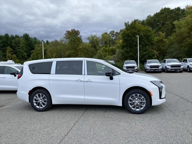 2027 Chrysler Pacifica Select AWD