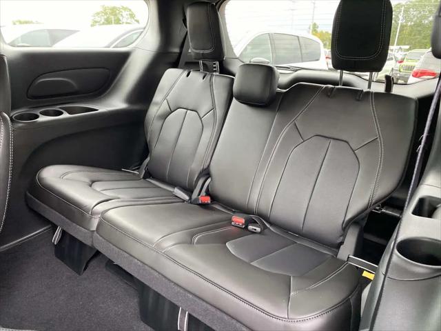 2027 Chrysler Pacifica Select AWD