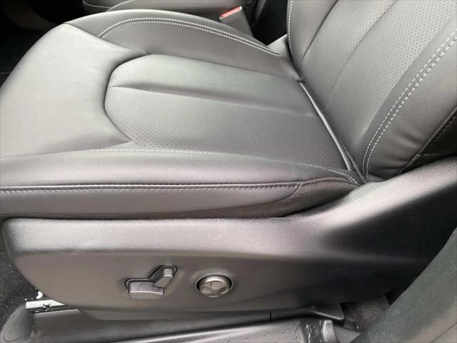 2027 Chrysler Pacifica Select AWD
