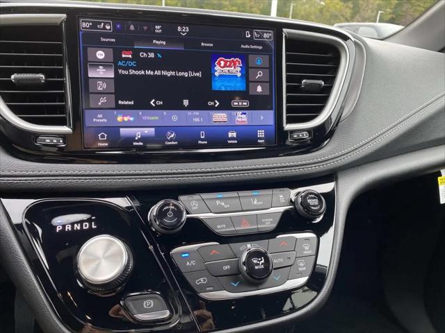 2027 Chrysler Pacifica Select AWD
