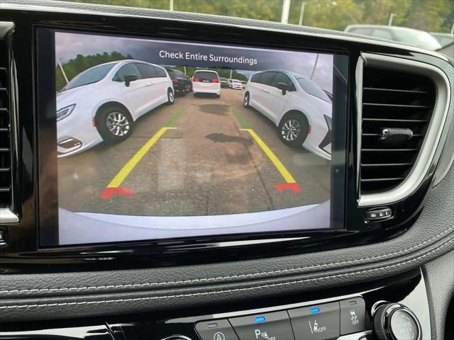 2027 Chrysler Pacifica Select AWD
