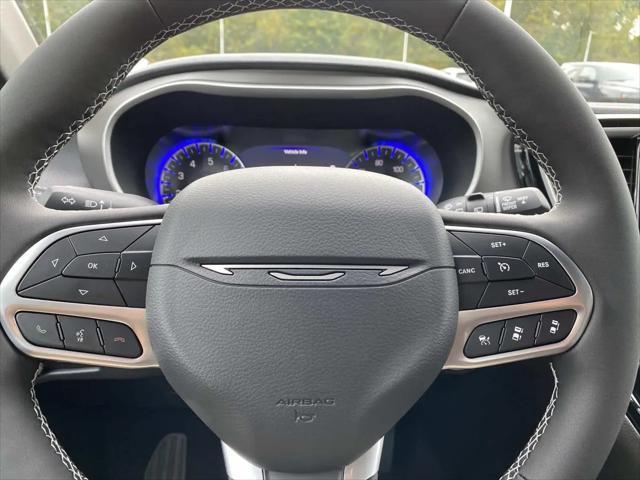 2027 Chrysler Pacifica Select AWD