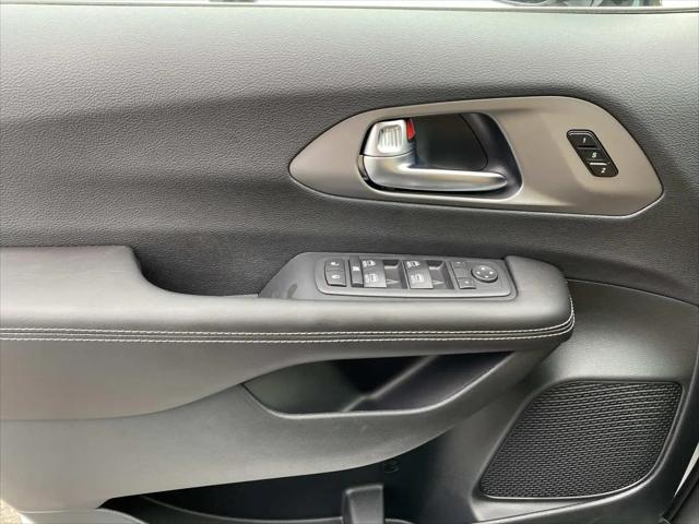 2027 Chrysler Pacifica Select AWD