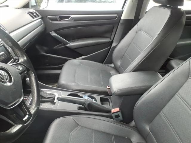2017 Volkswagen Passat 1.8T R-Line