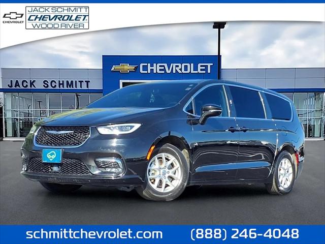 2025 Chrysler Pacifica Select for sale in Wood River, IL
