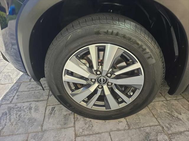 2023 Nissan Pathfinder SL FWD