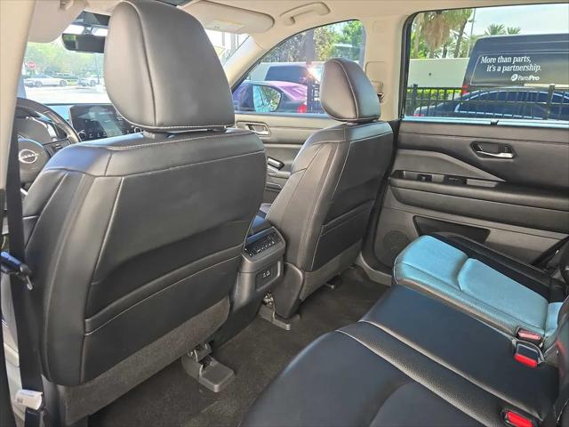 2023 Nissan Pathfinder SL FWD