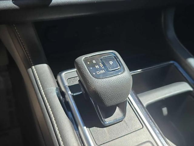 2023 Nissan Pathfinder SL FWD