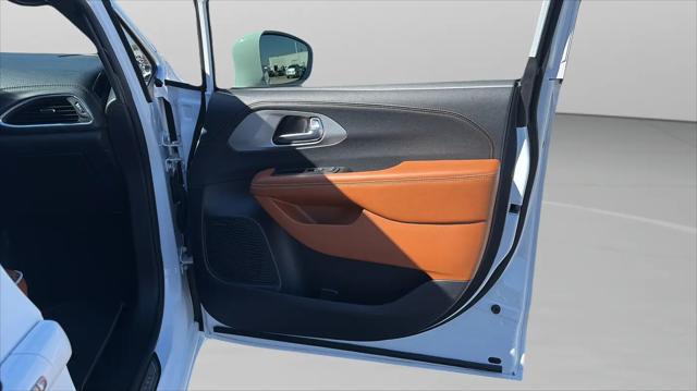 2024 Chrysler Pacifica Pinnacle AWD