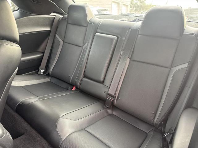 2015 Dodge Challenger SXT Plus