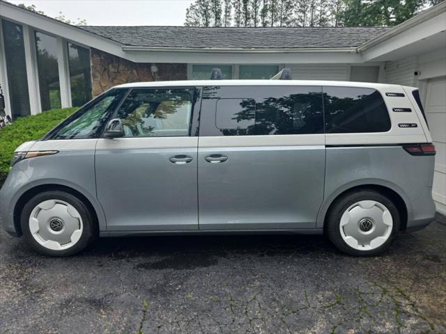 2025 Volkswagen ID. Buzz 1st Edition with 4MOTION 2025 Volkswagen ID. Buzz 1st Edition with 4MOTION