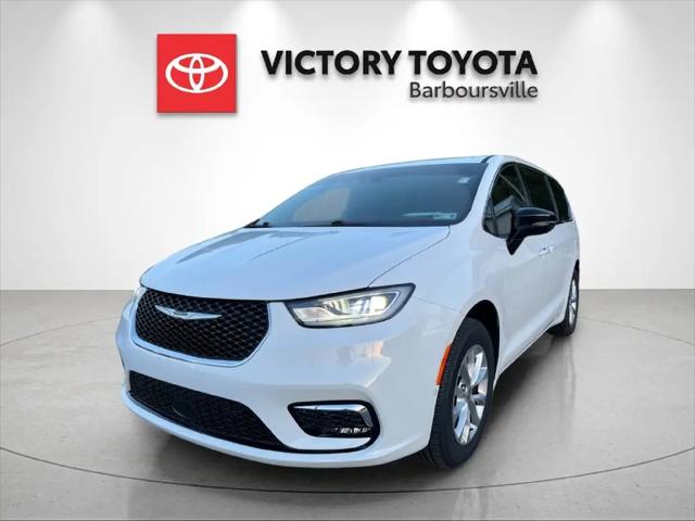 2025 Chrysler Pacifica Select for sale in Barboursville, WV