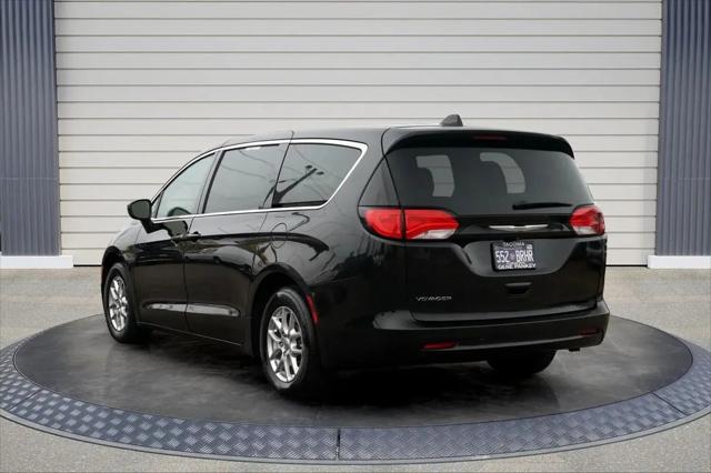 2023 Chrysler Voyager LX