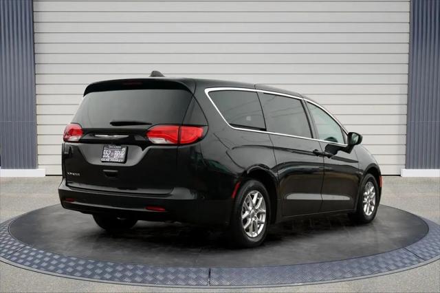 2023 Chrysler Voyager LX
