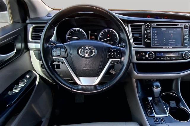 Used 2017 Toyota Highlander XLE For Sale in Lubbock, TX