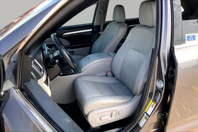 Used 2017 Toyota Highlander XLE For Sale in Lubbock, TX