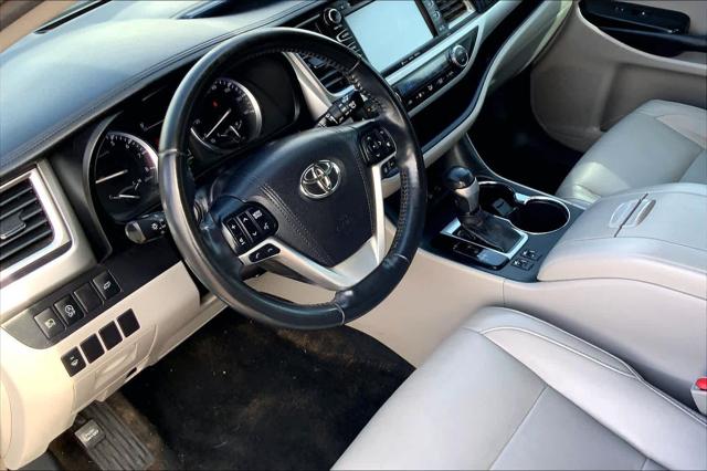 Used 2017 Toyota Highlander XLE For Sale in Lubbock, TX