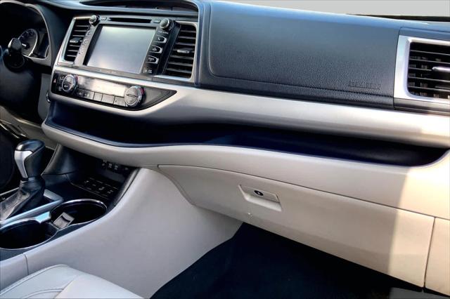 Used 2017 Toyota Highlander XLE For Sale in Lubbock, TX