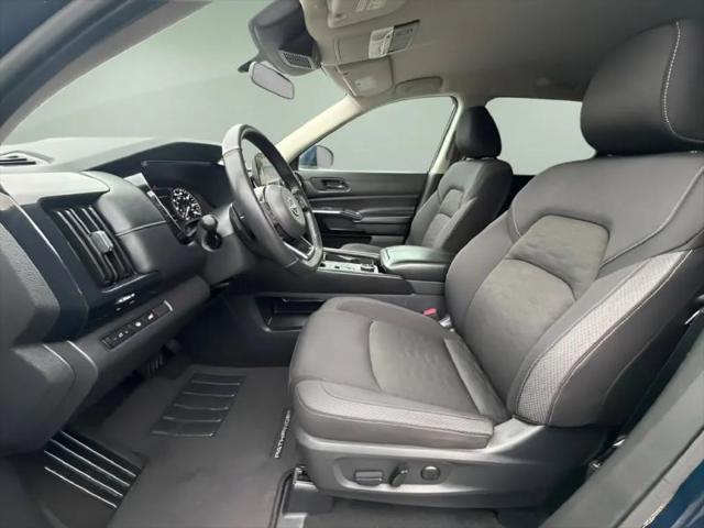 2025 Nissan Pathfinder SV 4WD