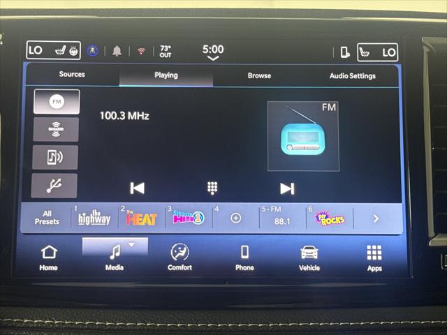 2027 Chrysler Pacifica Select