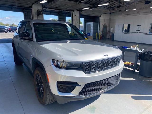 2024 Jeep Grand Cherokee Altitude 4x4 for sale in Groveport, OH