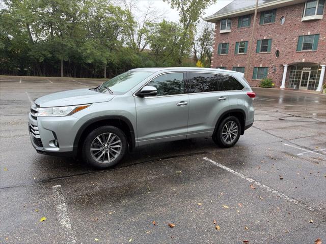 2017 Toyota Highlander XLE for sale in Wayzata, MN