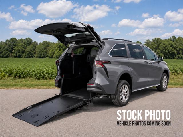 2026 Toyota Sienna LE for sale in Battle Creek, MI