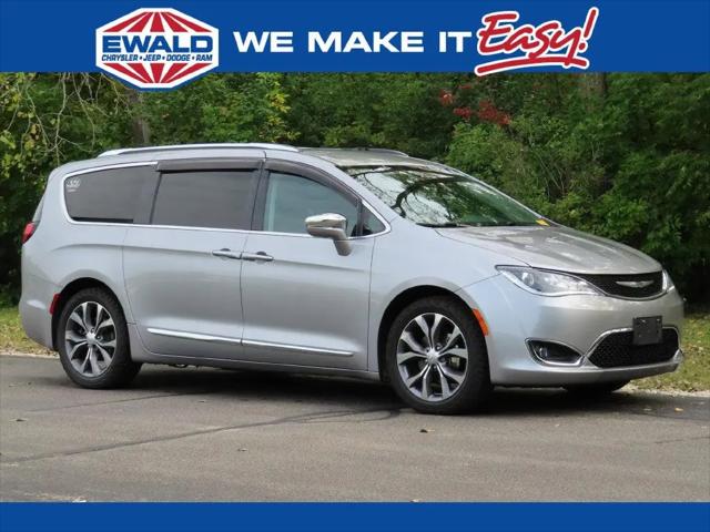 2017 Chrysler Pacifica Limited for sale in Oconomowoc, WI