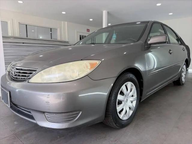 2005 Toyota Camry LE for sale in Uniontown, OH