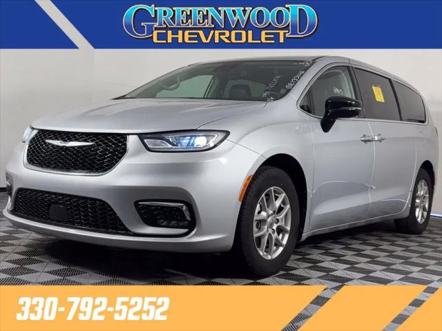 2024 Chrysler Pacifica Touring L for sale in Youngstown, OH