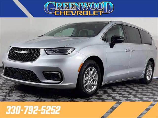 2024 Chrysler Pacifica Touring L for sale in Youngstown, OH