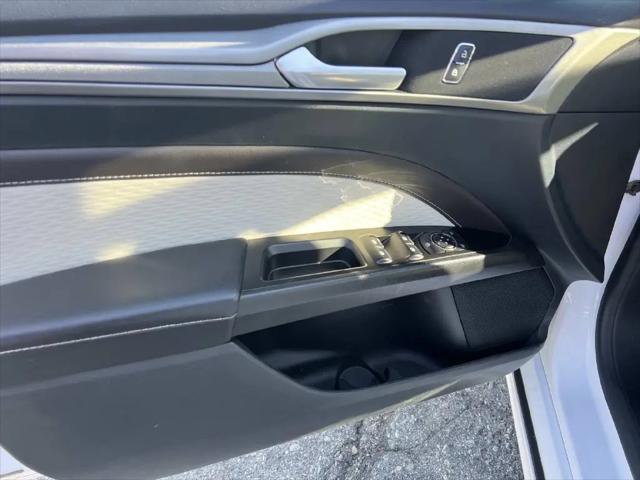 2020 Ford Fusion SE