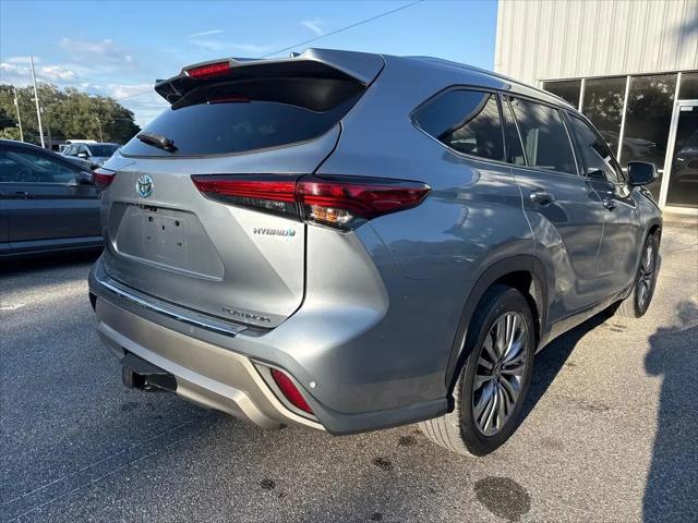 2021 Toyota Highlander Hybrid Platinum
