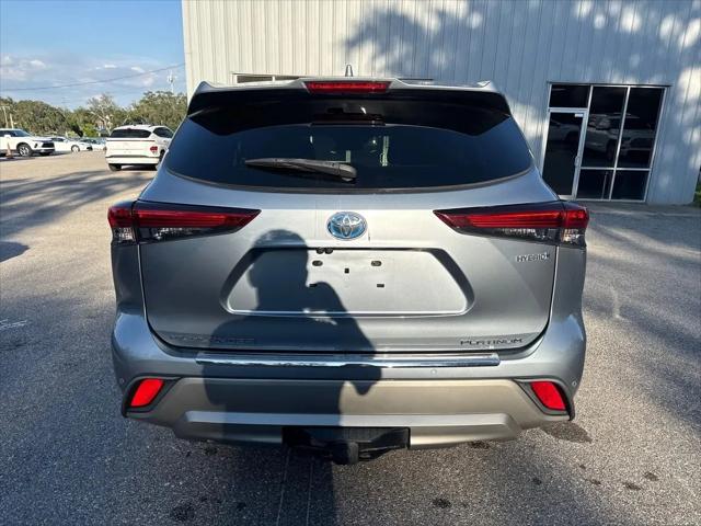 2021 Toyota Highlander Hybrid Platinum