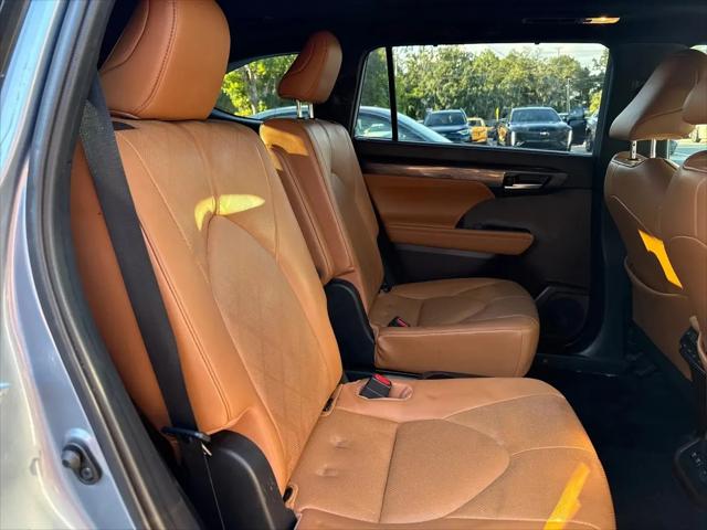 2021 Toyota Highlander Hybrid Platinum