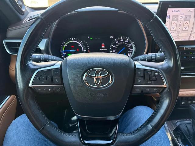 2021 Toyota Highlander Hybrid Platinum